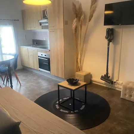 T2 Cyclamen Independent Apartment