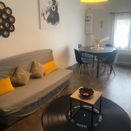 T2 Cyclamen Independent Apartment *